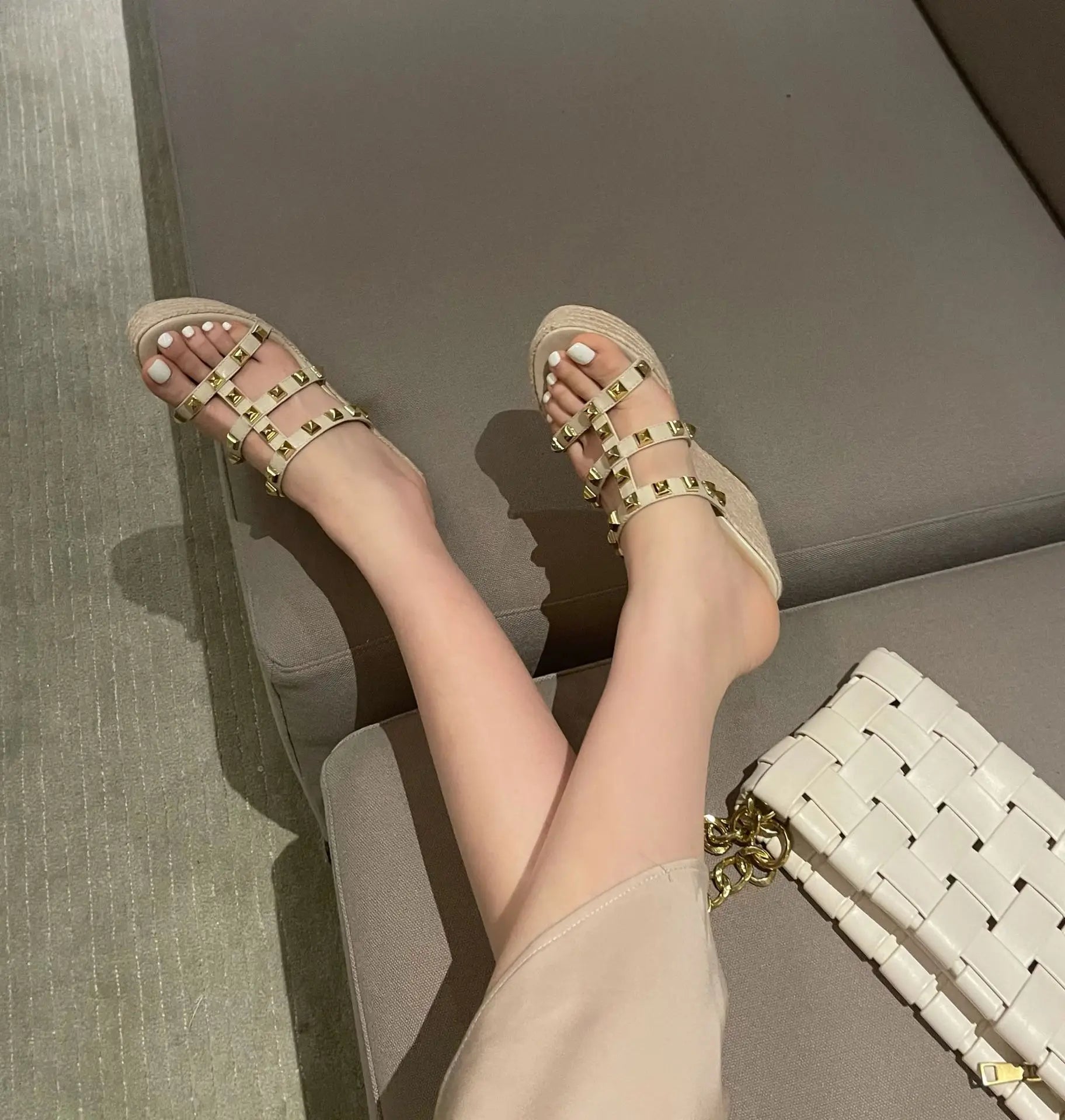 One-Shoulder Riveted High-Heeled