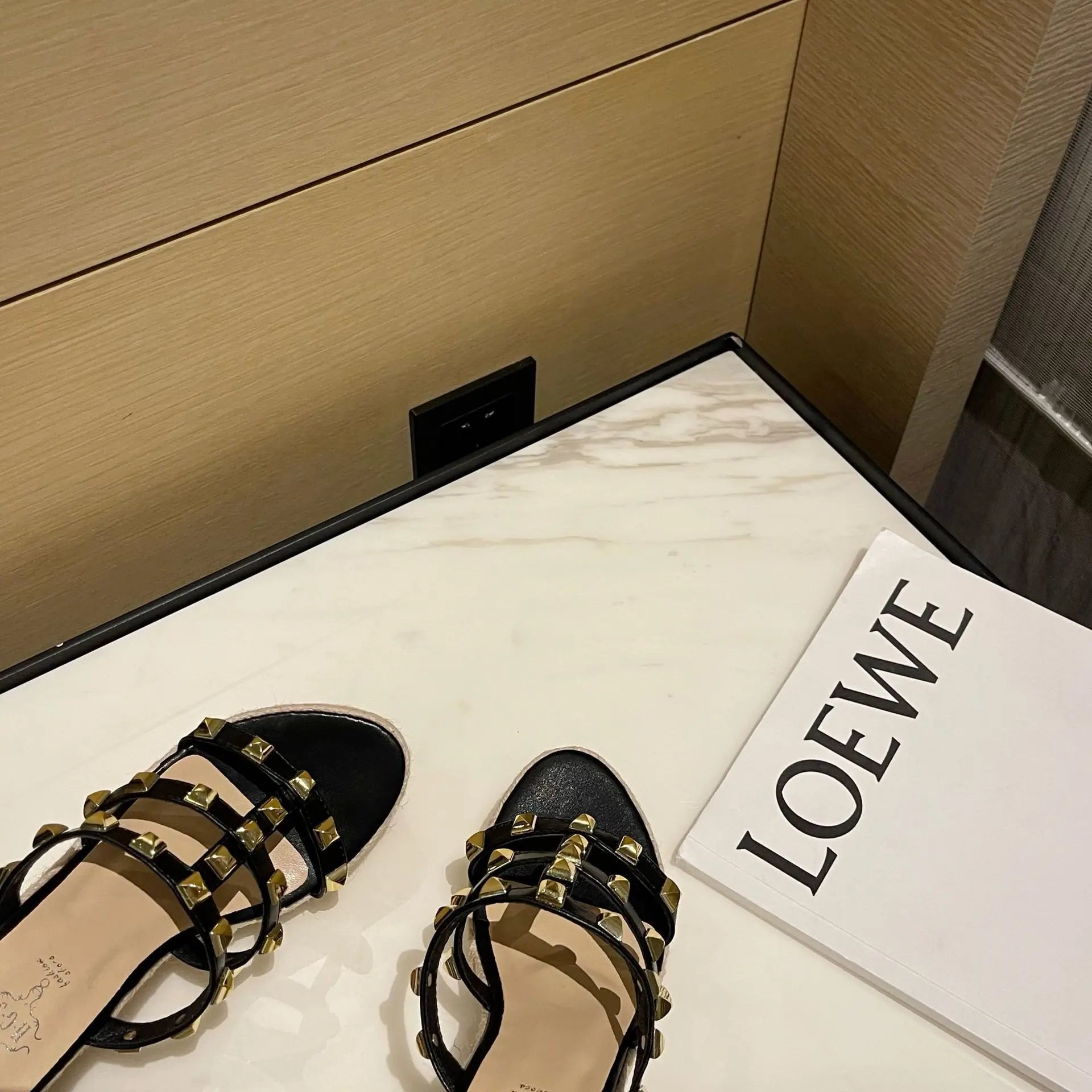 One-Shoulder Riveted High-Heeled