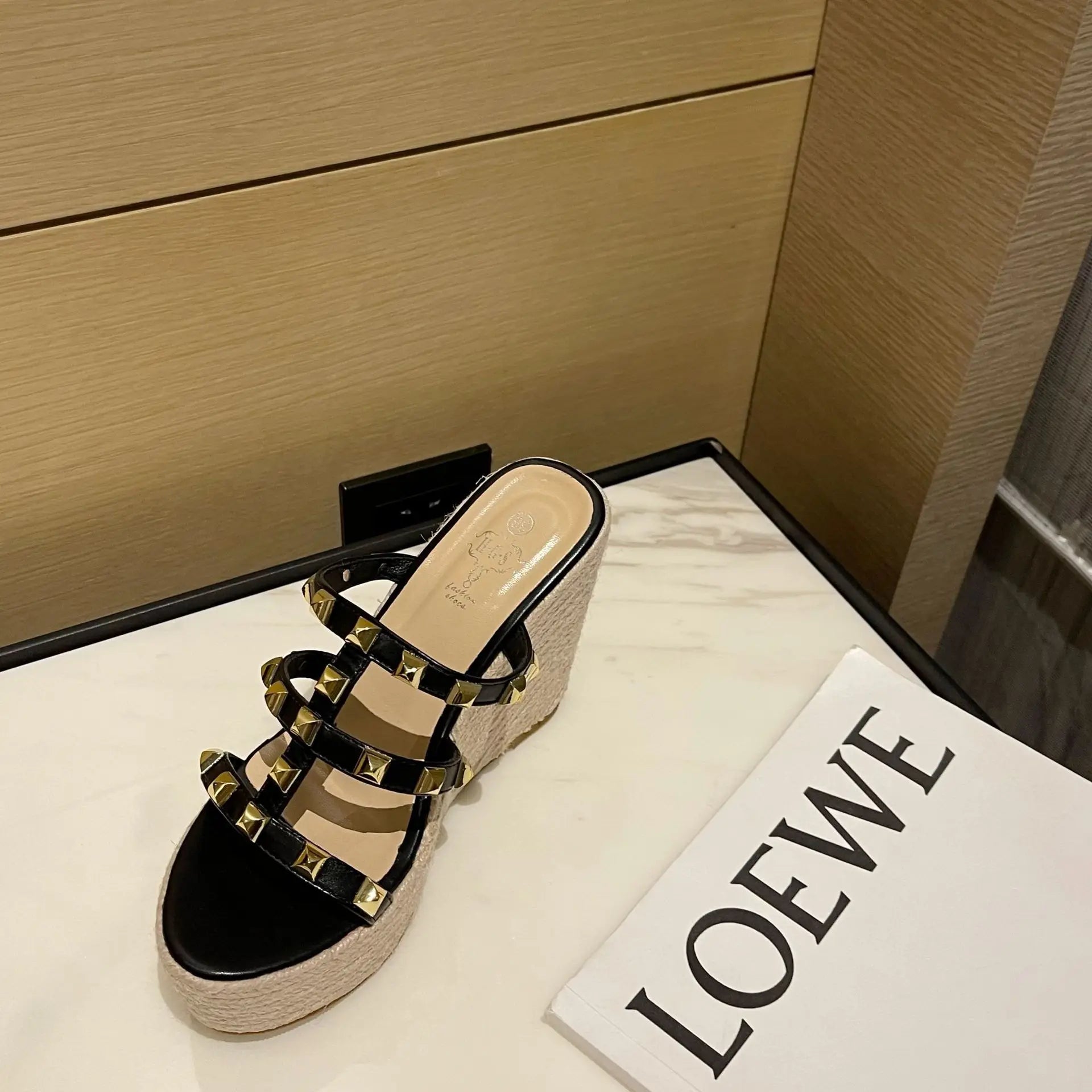 One-Shoulder Riveted High-Heeled