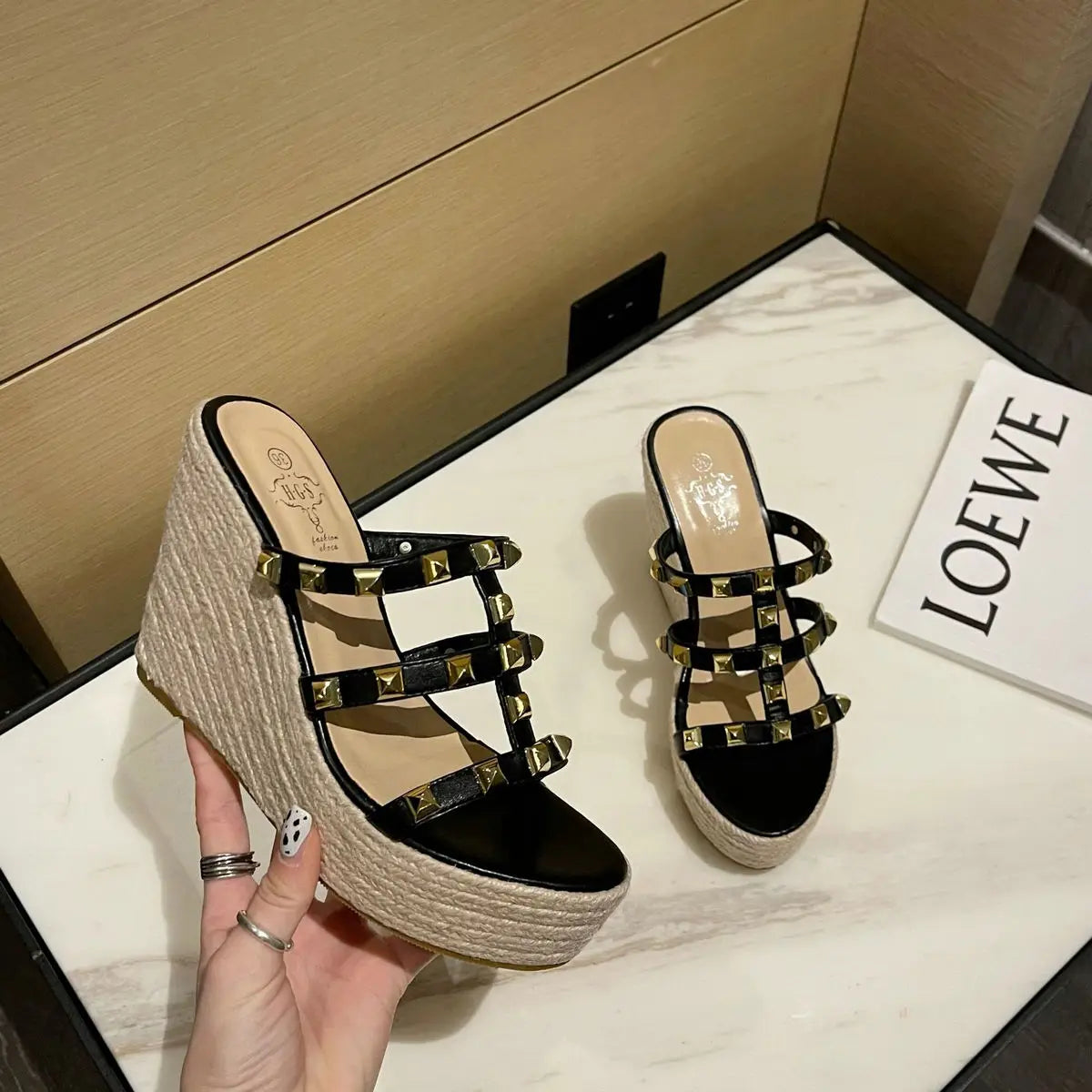 One-Shoulder Riveted High-Heeled