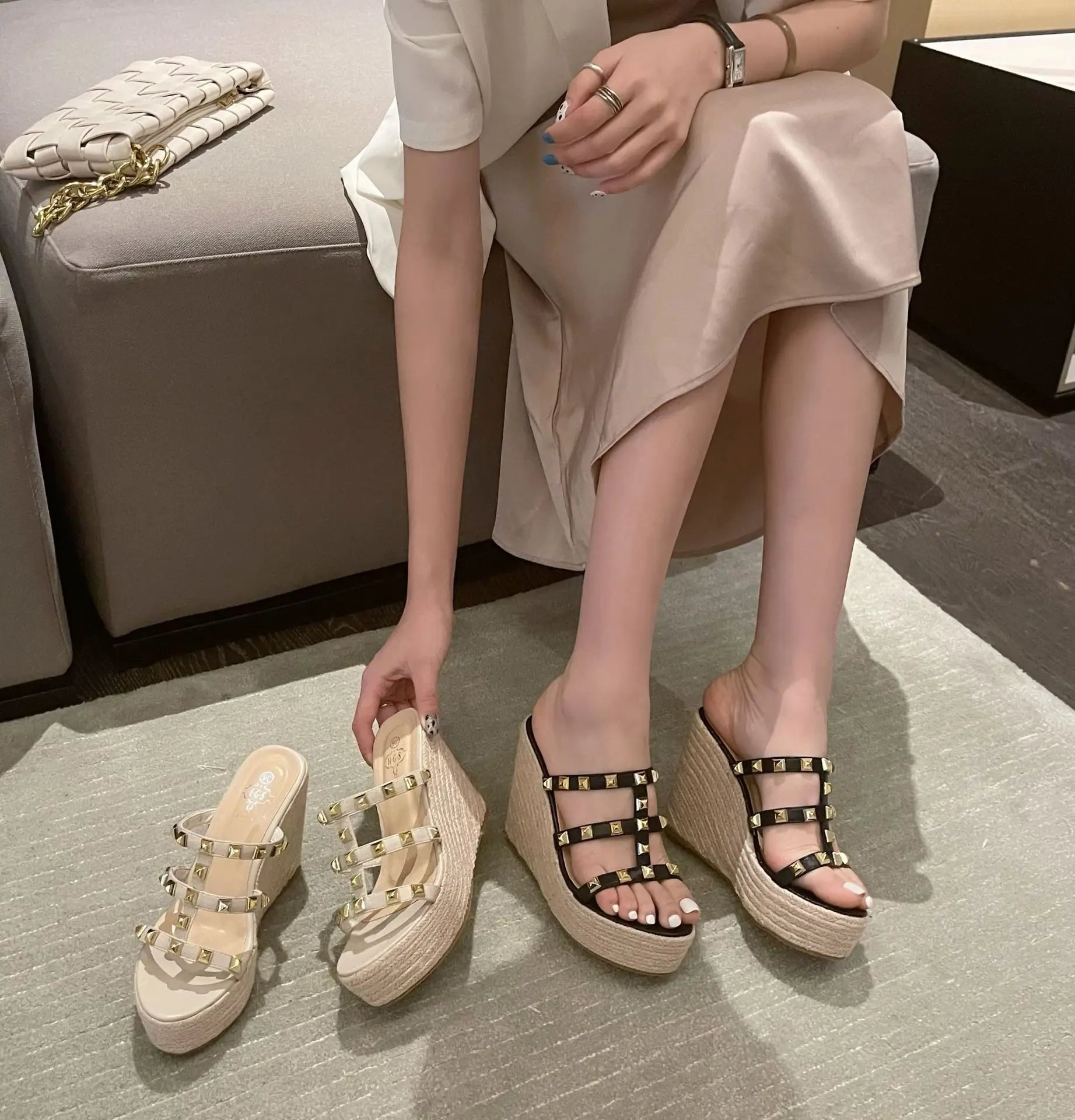 One-Shoulder Riveted High-Heeled