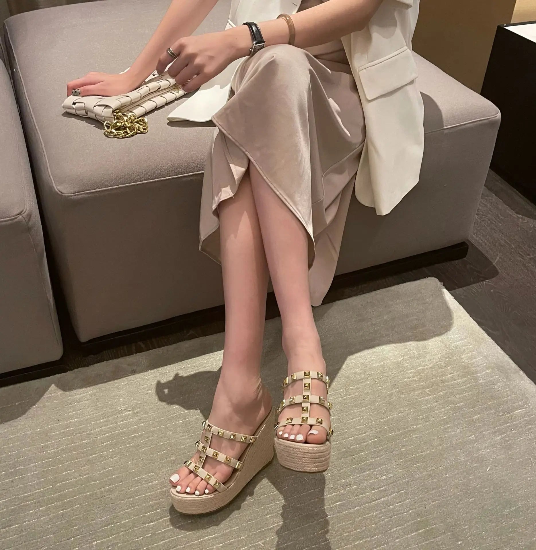 One-Shoulder Riveted High-Heeled