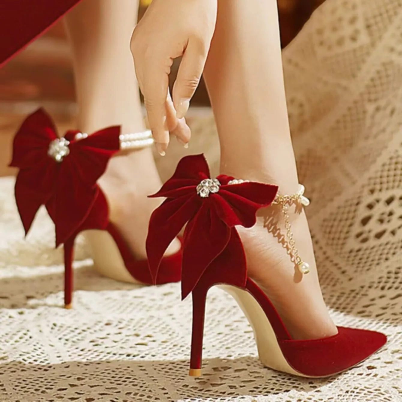 Pumps 2025 Thin Heel Hollow