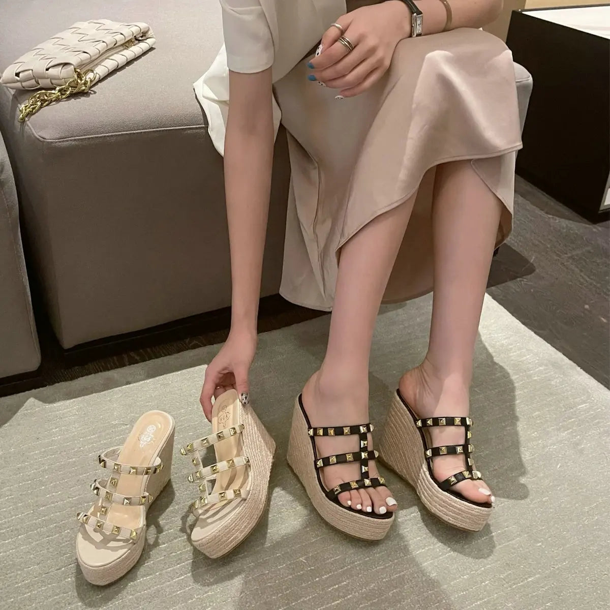 One-Shoulder Riveted High-Heeled